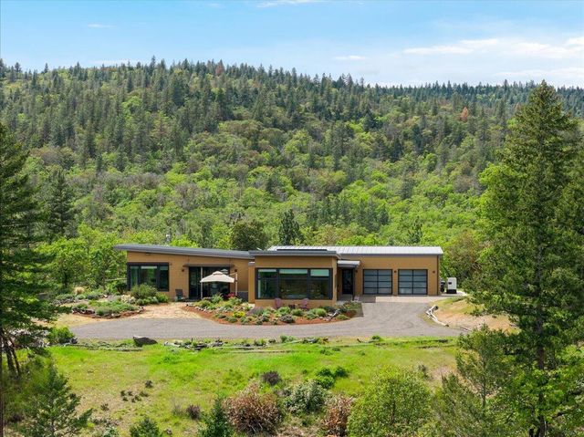 400 Coyote Run, Jacksonville, OR 97530