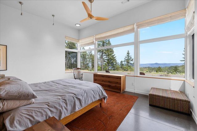 400 Coyote Run, Jacksonville, OR 97530