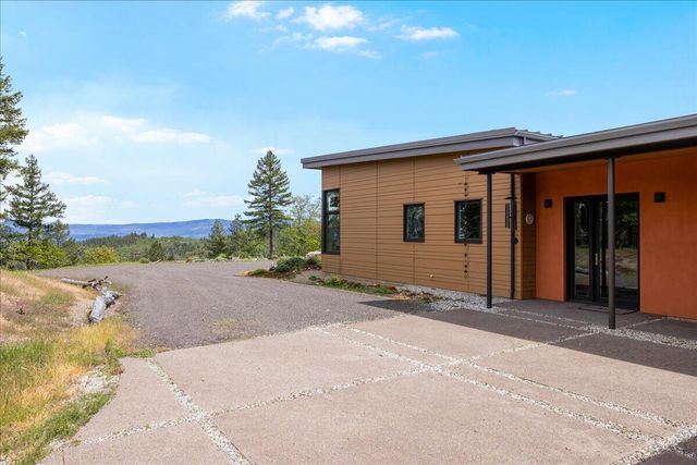 400 Coyote Run, Jacksonville, OR 97530