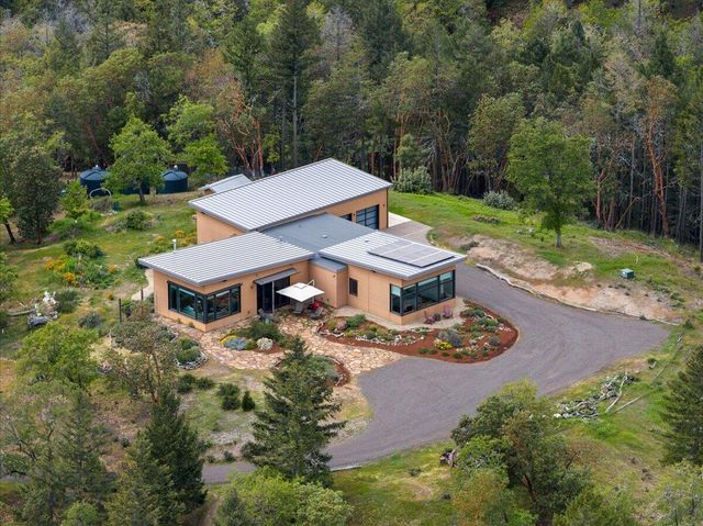 400 Coyote Run, Jacksonville, OR 97530