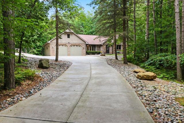 3512 BLACKBERRY LANE, Green Bay, WI 54313
