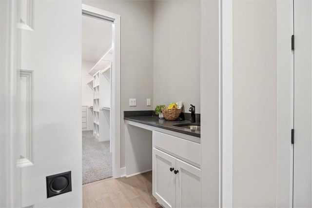12403 W 183rd Terrace, Overland Park, KS 66013