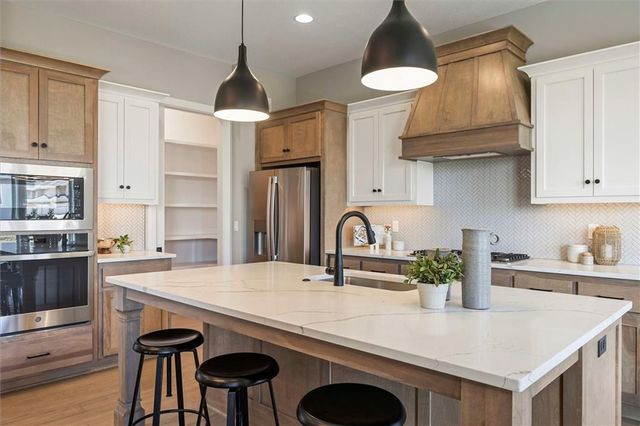 12403 W 183rd Terrace, Overland Park, KS 66013