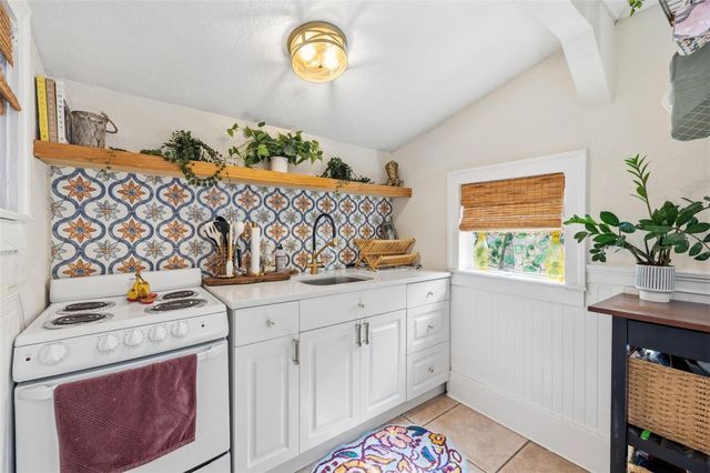 236 W NORTH STREET, Tampa, FL 33604