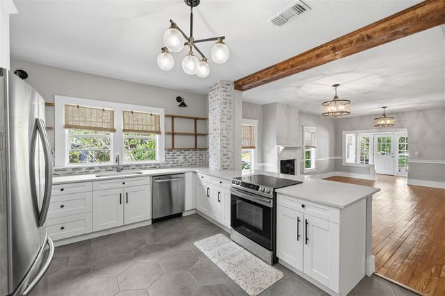 236 W NORTH STREET, Tampa, FL 33604