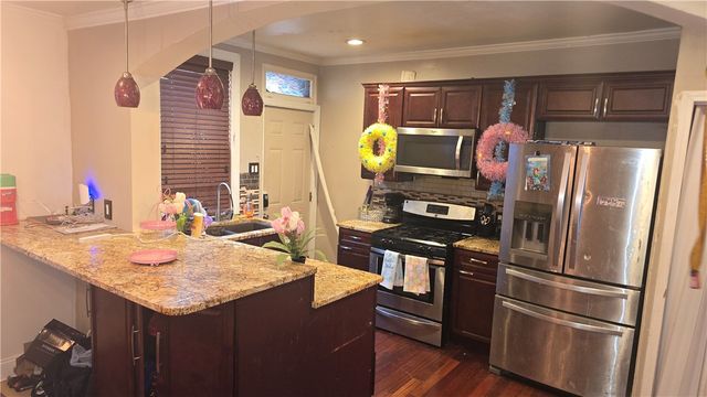 1003 Spring St, Braddock, PA 15104