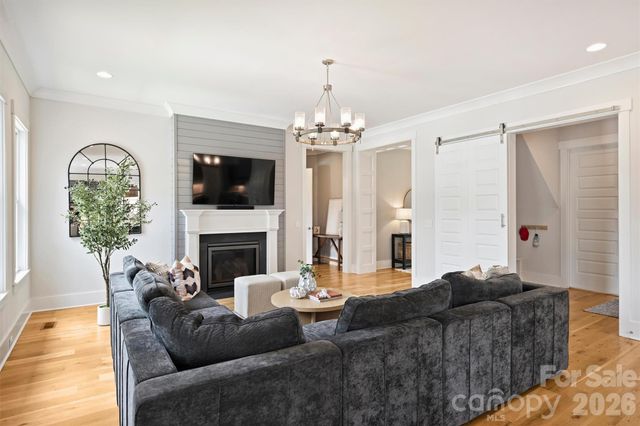 215 Hartford Avenue, Charlotte, NC 28209