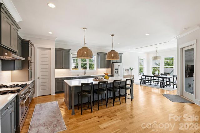 215 Hartford Avenue, Charlotte, NC 28209