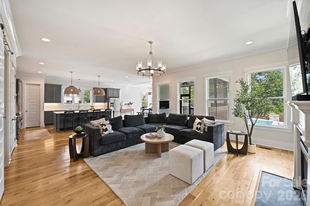 215 Hartford Avenue, Charlotte, NC 28209