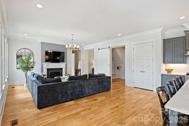 215 Hartford Avenue, Charlotte, NC 28209