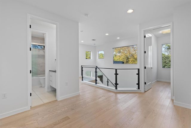 1107 Taulbee LN B, Austin, TX 78757