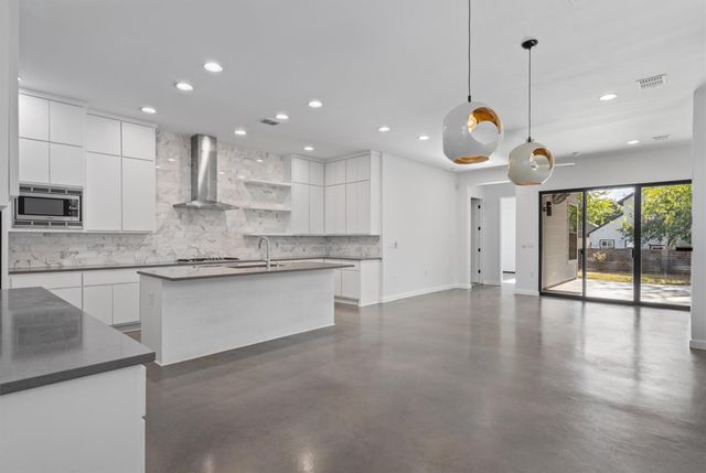 1107 Taulbee LN B, Austin, TX 78757