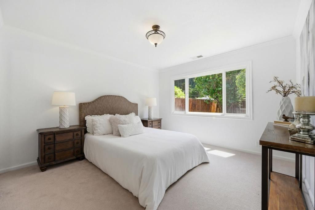 Image 31 of property listing at Address unavailable.