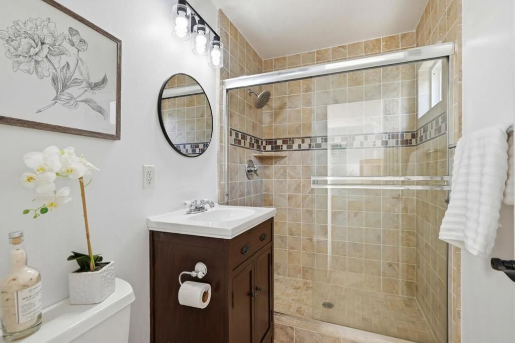 Image 35 of property listing at Address unavailable.