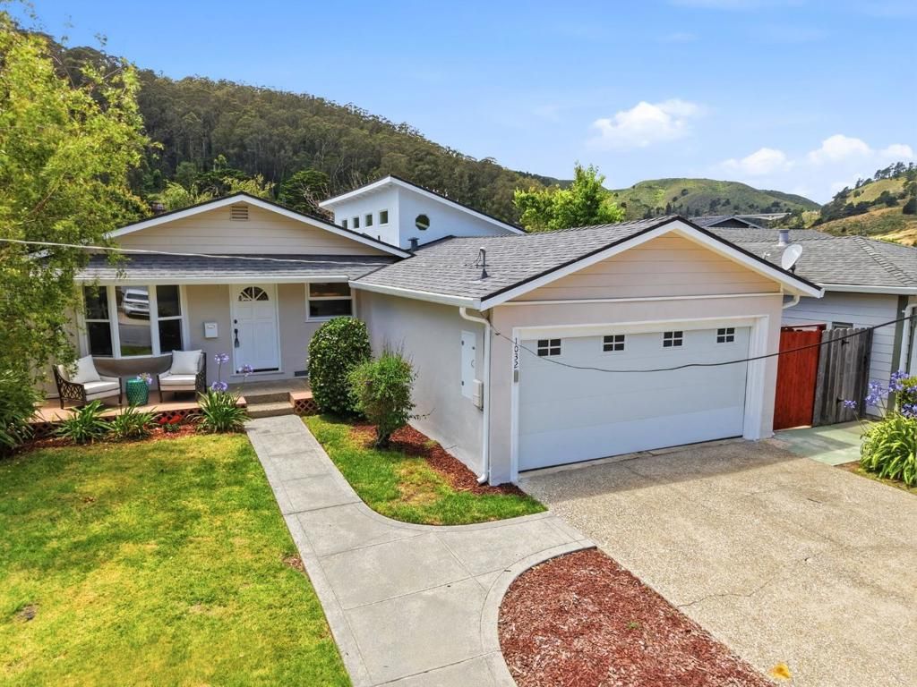 Image 46 of property listing at Address unavailable.