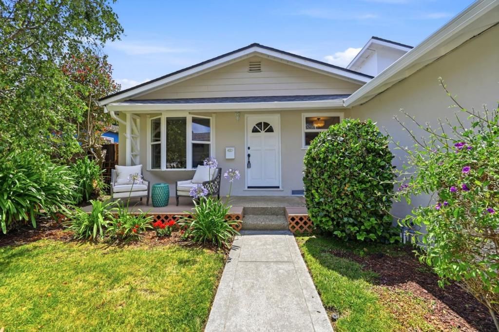 Image 5 of property listing at Address unavailable.