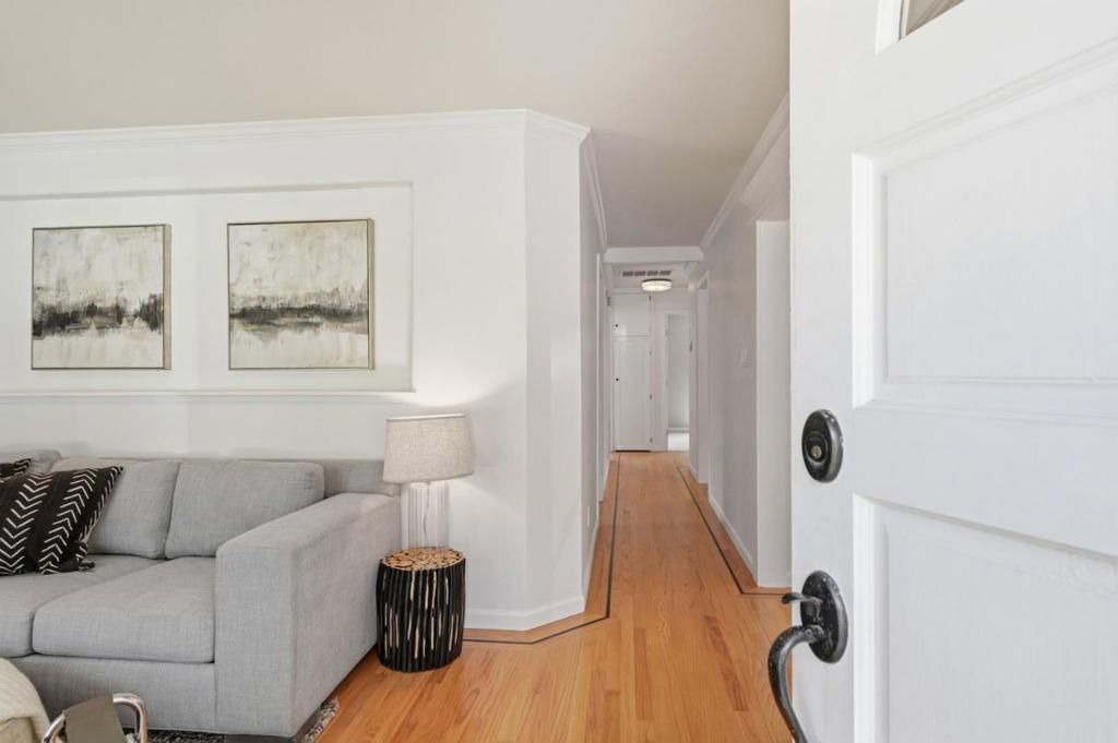 Image 7 of property listing at Address unavailable.