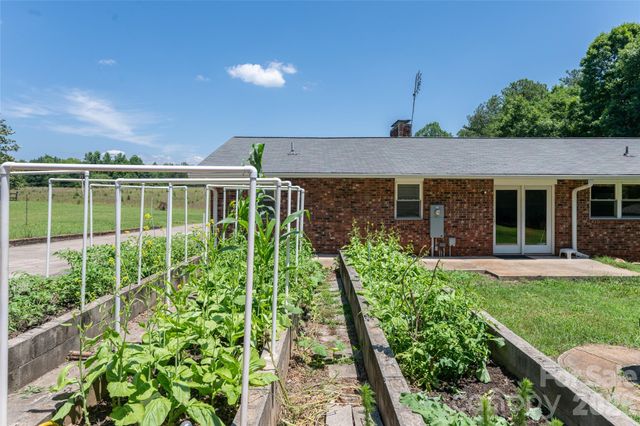 2800 Coxe Road, Tryon, NC 28782