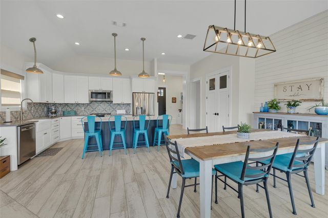 1799 Lakeside DR W, Canyon Lake, TX 78133