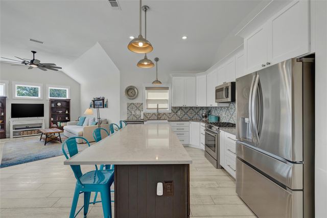 1799 Lakeside DR W, Canyon Lake, TX 78133