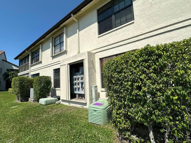 3395 Jog Park Drive, Greenacres, FL 33467