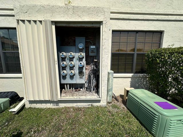 3395 Jog Park Drive, Greenacres, FL 33467