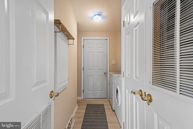 84 KNOLLWOOD DRIVE, Mays Landing, NJ 08330