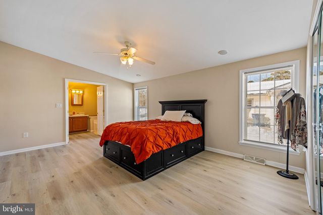 84 KNOLLWOOD DRIVE, Mays Landing, NJ 08330