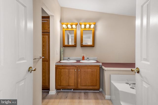 84 KNOLLWOOD DRIVE, Mays Landing, NJ 08330