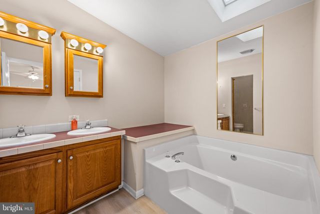 84 KNOLLWOOD DRIVE, Mays Landing, NJ 08330