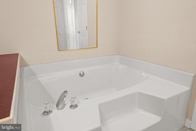 84 KNOLLWOOD DRIVE, Mays Landing, NJ 08330