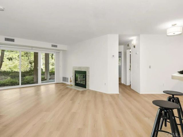 7263 Camino Degrazia 31, San Diego, CA 92111