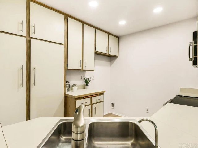 7263 Camino Degrazia 31, San Diego, CA 92111