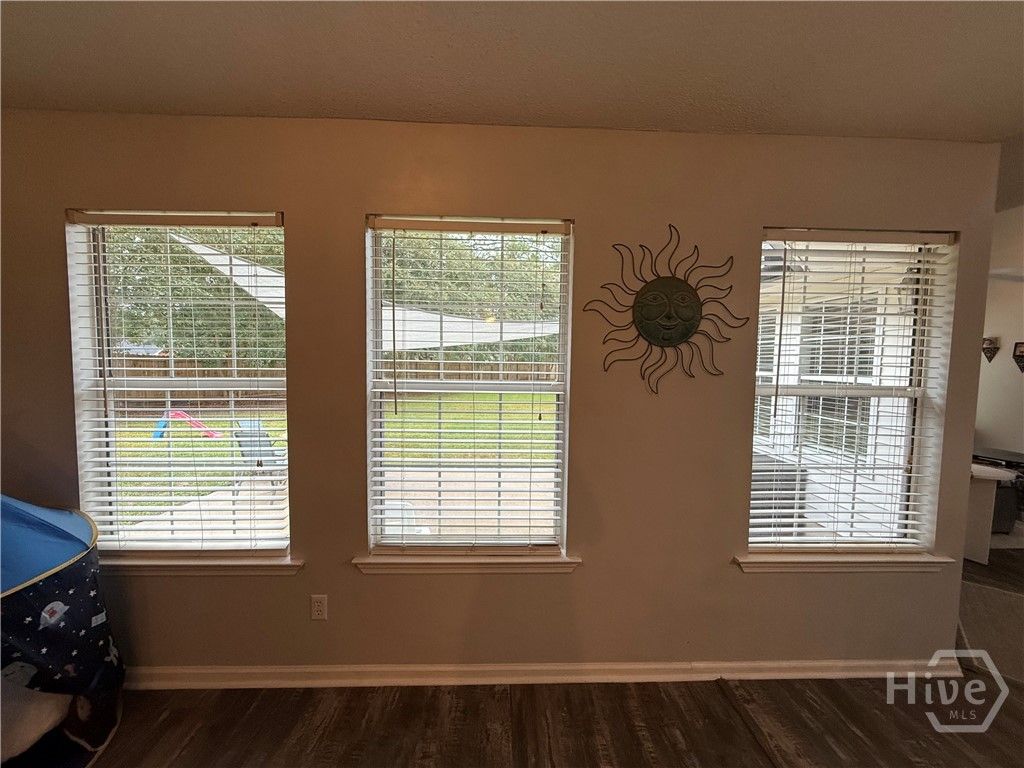 Image 12 of property listing at 144 Arlington Court, Richmond Hill, GA 31324
