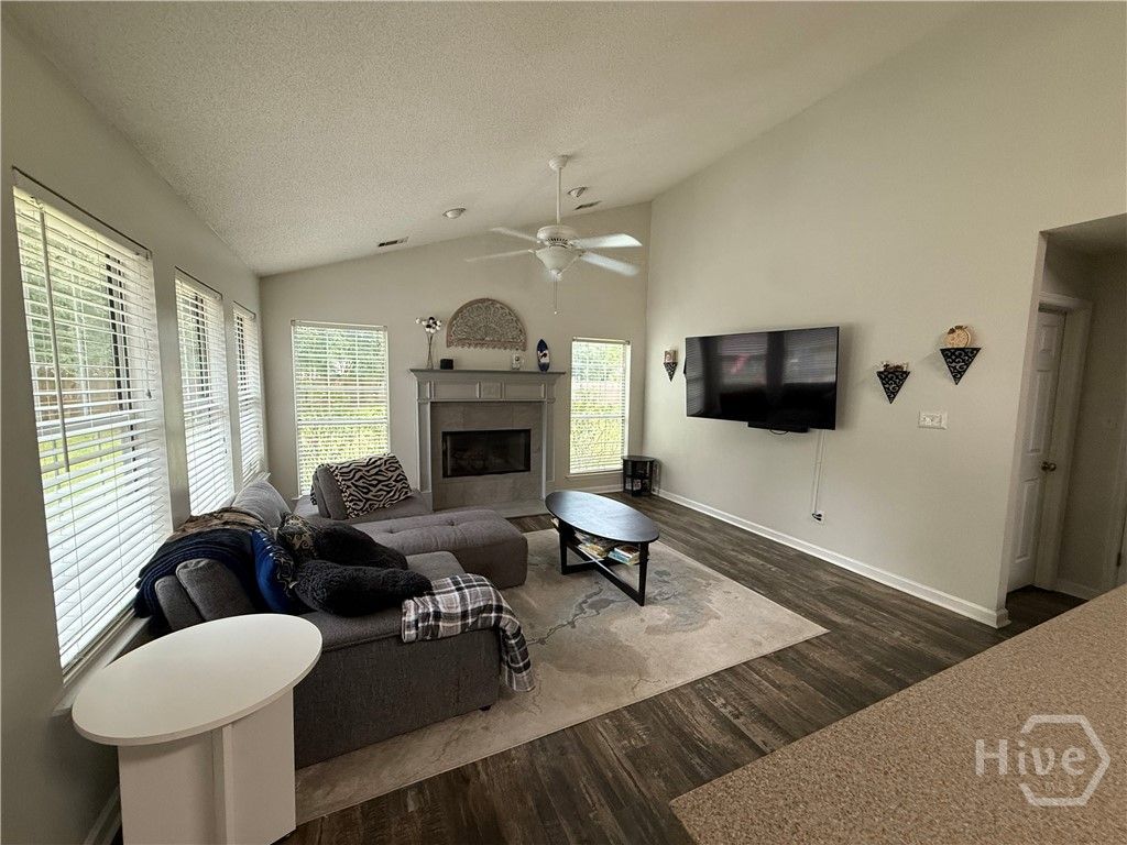 Image 15 of property listing at 144 Arlington Court, Richmond Hill, GA 31324