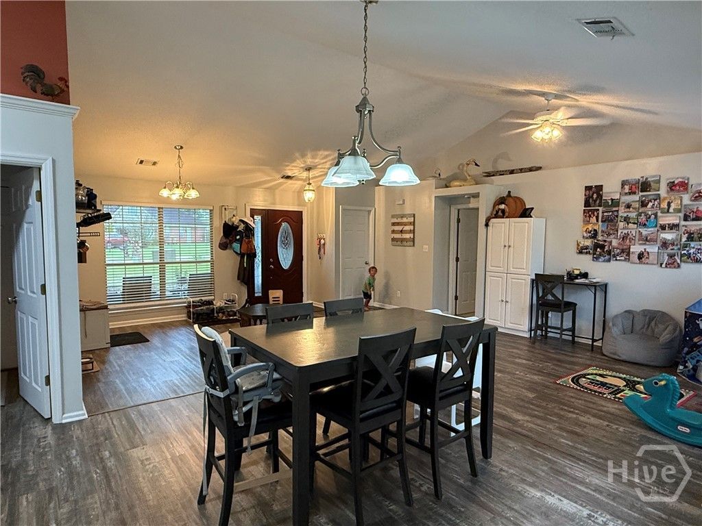 Image 5 of property listing at 144 Arlington Court, Richmond Hill, GA 31324