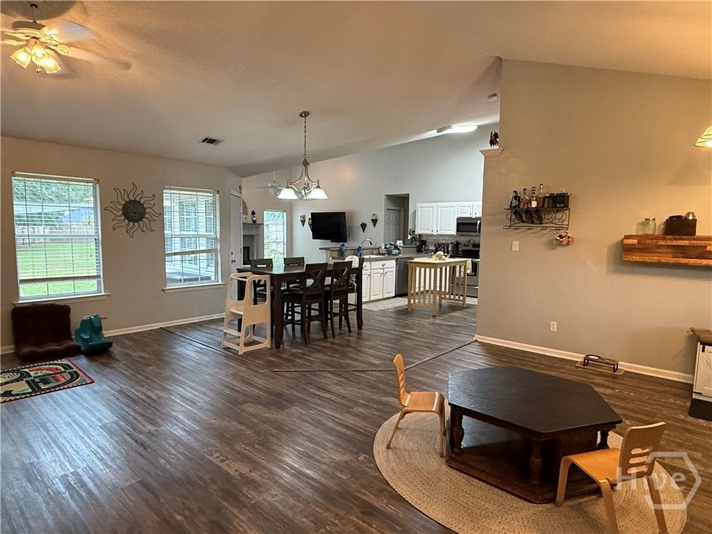 Image 7 of property listing at 144 Arlington Court, Richmond Hill, GA 31324