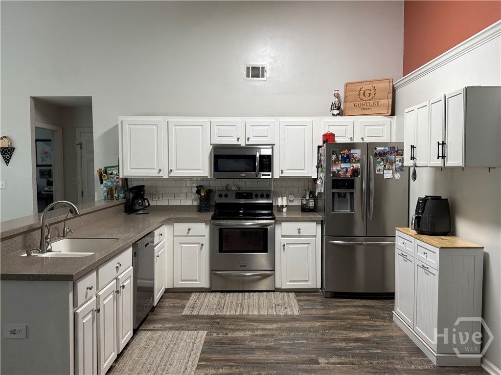 Image 8 of property listing at 144 Arlington Court, Richmond Hill, GA 31324