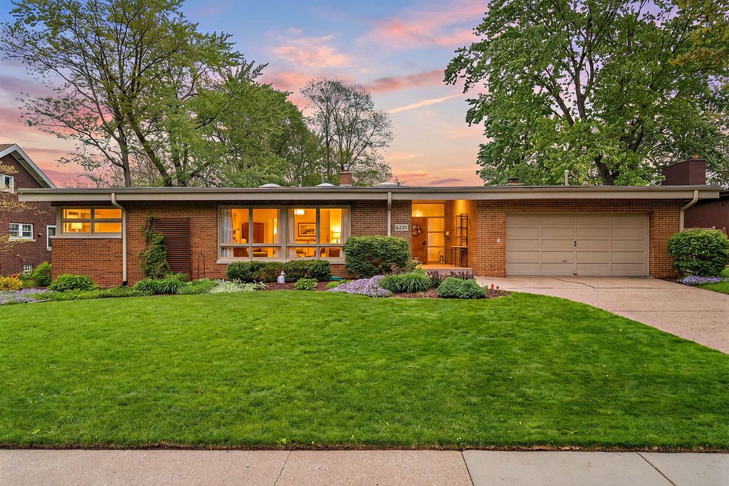 6225 Moraine Avenue, Hammond, IN 46324