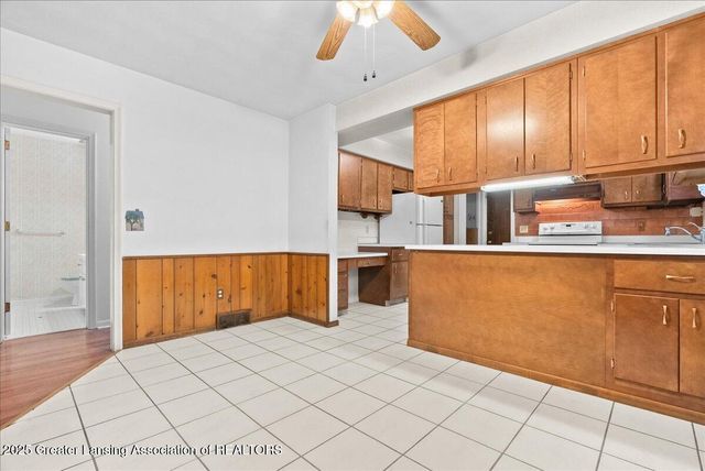 2418 Rossiter Place, Lansing, MI 48911