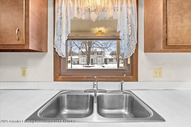 2418 Rossiter Place, Lansing, MI 48911