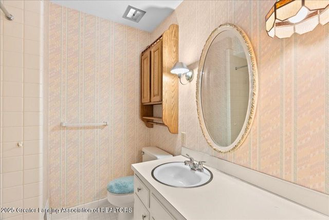 2418 Rossiter Place, Lansing, MI 48911