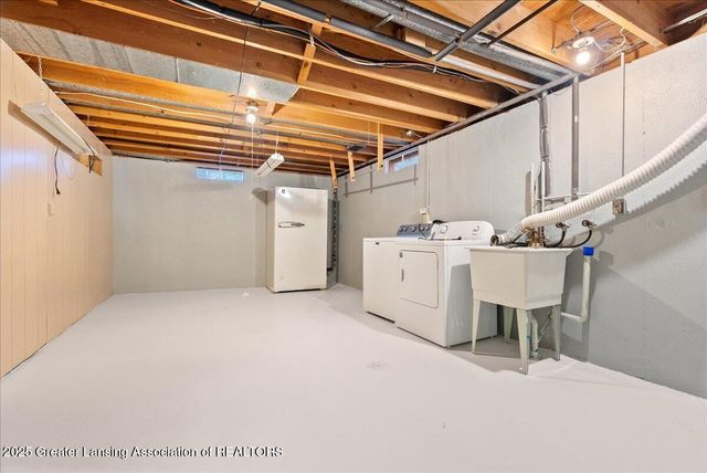 2418 Rossiter Place, Lansing, MI 48911