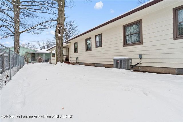 2418 Rossiter Place, Lansing, MI 48911