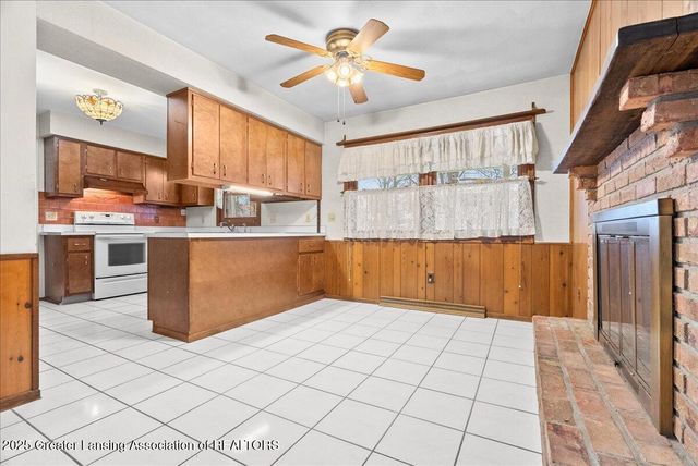 2418 Rossiter Place, Lansing, MI 48911