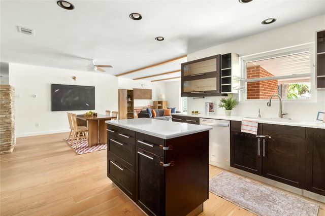 811 Newport Ave, Austin, TX 78753