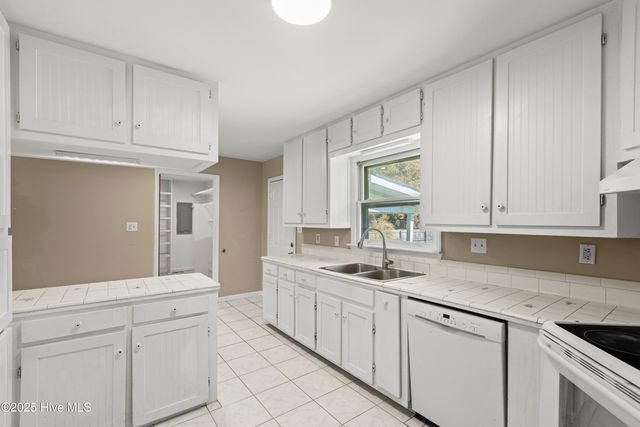 114 Cardinal Road, Jacksonville, NC 28546