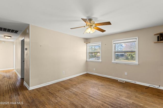 114 Cardinal Road, Jacksonville, NC 28546