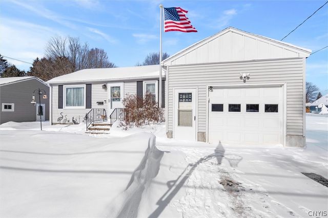 100 Clarence Drive, Cicero, NY 13212