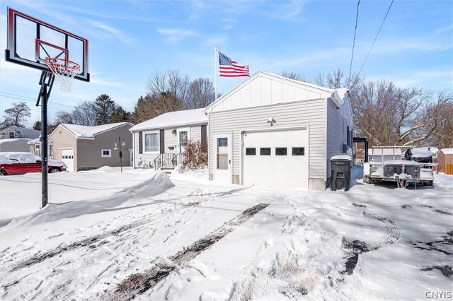 100 Clarence Drive, Cicero, NY 13212